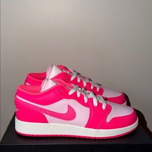 Air Jordan 1 Low GS Hyper Pink 553560-661 Size 6.5Y